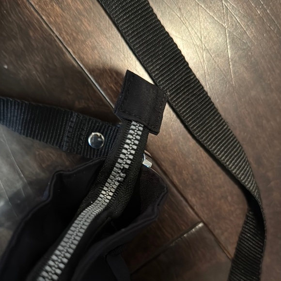 Crest Designs Black unisex Crossbody Bag - Picture 6 of 10